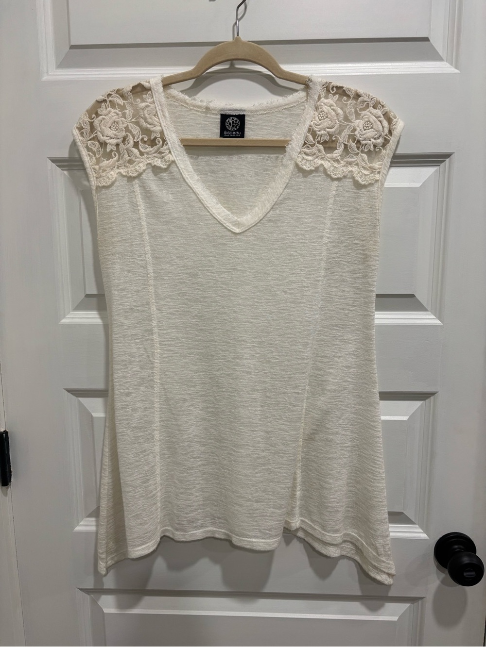 bobeau Cream V-Neck Tank with Lace Shoulders